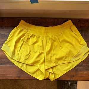 EUC Lululemon Hotty Hot Short 2.5" in Soleil, size 8